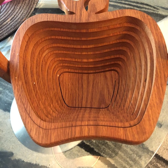 Apple Shaped Collapsible Bowl - Picture 4 of 4